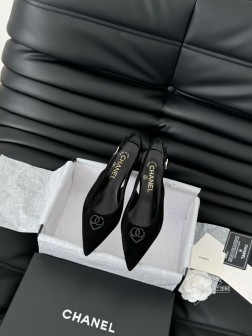 Chanel 25C新款爱心扣尖头单鞋绝美玛丽珍系列 很难不爱鞋面麂皮漆皮 内里羊皮 真皮大底原版开 763