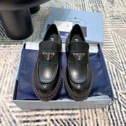 代购级Prad普拉达 24ss 秋冬 厚底三角标乐福鞋 时尚厚底休闲乐福鞋 独到味道,人人都爱也轻松 353