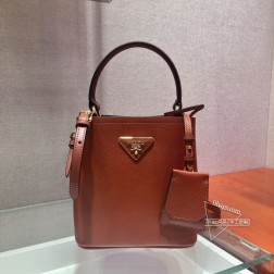 Prada 1BA217 迷你包 进口 Saffiano 皮革 皮革铭牌 金属徽标 复刻