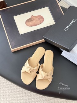 Chanel 25C早春玛丽珍拖鞋系列这一季的鞋子都很棒耶!纯黑色玛丽珍上脚很舒服鞋面皮质也很软,不 103