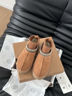 顶级版本 UGG雪地靴每年秋冬必备的单品 鞋面羊皮皮毛一体绒面羊毛 内里全真羊毛 原版大底!Size 803