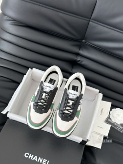 Chanel 25C新款熊猫运动休闲鞋百搭小白鞋 款式搭配不会出错撞色搭配活力满满啊 侧面压印log 154