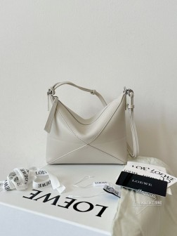 LOEWE Puzzle Fold Pouch小包 白色 顶级复刻