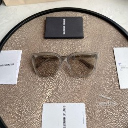 Palette 系列 最爆款出货 采用进口优质板材不会容易划痕光泽度平顺 轮廓分明的方形前框，廓形百搭，经典大气 遮阳巨显瘦正面 147.8mm, 镜脚 146.3mm 宽度 63.9mm, 高度 49.8mm 鼻梁 16mm秘特殊渠道货源秘㊣配图片独家全套包装(礼品袋+发票+外盒+内盒+眼镜布+磨砂镜腿袋)