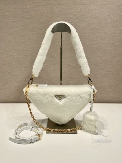 Prada普拉达 1NQ044 三角毛毛包 进口山羊毛 附拆卸肩带 价格