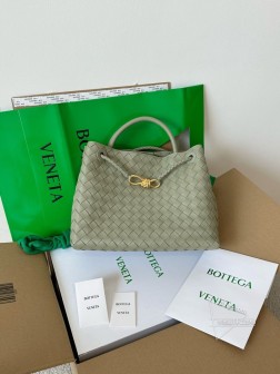 BV Andiamo中号公文包 八字扣 洞石绿 老钱风