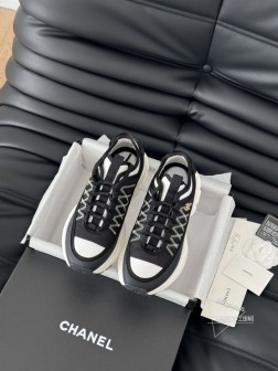 Chanel 25C新款熊猫运动休闲鞋百搭小白鞋 款式搭配不会出错撞色搭配活力满满啊 侧面压印log 209