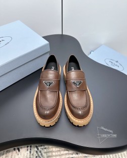 代购级Prad普拉达 24ss 秋冬 厚底三角标乐福鞋 时尚厚底休闲乐福鞋 独到味道,人人都爱也轻松 349