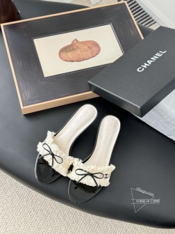 Chanel Vintage中古系列凉鞋简约而不简单的款，上脚特别显脚细。鞋面定制面，内里垫脚羊皮， 23