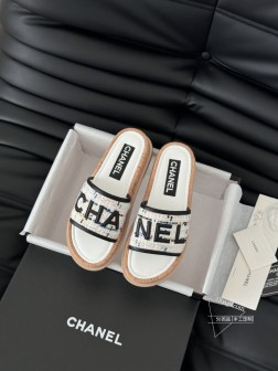 Chanel 25K新款字母拖鞋羊皮鞋面 内里羊皮 原版大底Size35-39 其他码数定做 127
