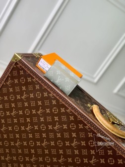 LV M11550 绿色口袋钱夹 Monogram Dust 帆布 褪色观感