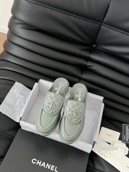 Chanel 25C新款书包扣半拖回归的经典书包扣设计 特别Vintage 复古味十足乐福鞋也长到了 882