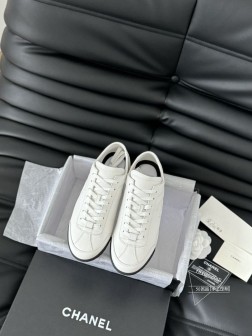 Chanel 24K新款运动休闲鞋百搭小白鞋 款式搭配不会出错撞色搭配活力满满啊 侧面注塑logo 1223