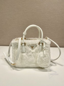 Prada普拉达 1BA906 迷你毛毛包 进口山羊毛 配可拆卸肩带 图片