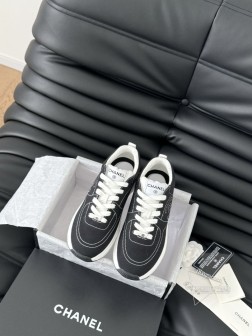 Chanel 25C新款运动休闲鞋百搭小白鞋 款式搭配不会出错撞色搭配活力满满啊 侧面刺绣logo 992