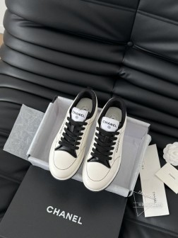 Chanel 25C新款运动休闲鞋百搭小白鞋 款式搭配不会出错撞色搭配活力满满啊 侧面刺绣logo 517