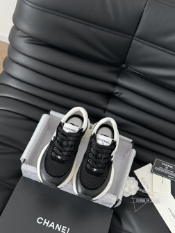 Chanel 25C新款熊猫运动休闲鞋百搭小白鞋 款式搭配不会出错撞色搭配活力满满啊 侧面压印log 655