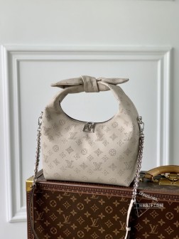 LV M20701 Why Knot 小号手袋 象灰色 Monogram 镂花穿孔牛皮革