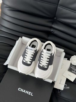 Chanel 25C新款熊猫运动休闲鞋百搭小白鞋 款式搭配不会出错撞色搭配活力满满啊 侧面压印log 180