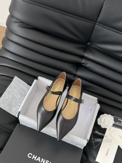 Chanel 25C新款玛丽珍单鞋皮料质感超好,上脚秀气~鞋面麂皮,内里羊皮,原版大底!Size35 557