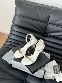 Chanel Vintage中古系列大标凉鞋简约而不简单的款,上脚特别显脚细。鞋面定制面,内里垫脚羊 503