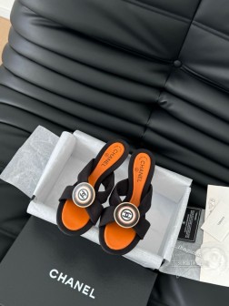 Chanel Vintage中古系列大标凉鞋简约而不简单的款,上脚特别显脚细。鞋面定制面,内里垫脚羊 495