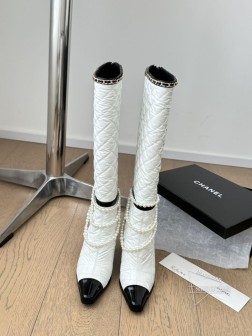 Chanel 24B秋冬新款靴!这双最新款的靴子太好看啦 最上面筒靴旁边的小logo给整体增加了小细 1281