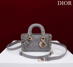 DIOR 超迷你lady d-joy-micro羊皮灰型号0998Size：16.5610cm Internal Composition Leather with Velvet 内里：羊绒+皮