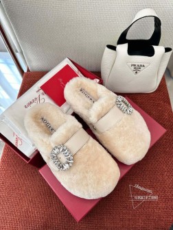 RV秋冬新品钻扣羊毛半拖|原版购入全套包装代购级别材质与工艺:澳洲进口特级羊毛开模五金钻扣定制EVA 692