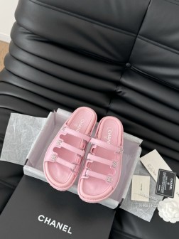 发泡大底版本 Chanel 25新魔术贴凉鞋版面!顶级对版货!所有的颜色我家都有!鞋面进口面料,垫脚 446