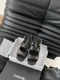 Chanel 25s小香春夏新款凉鞋非常火爆 非常难买的一款鞋全网最火的厚底凉鞋 可想而知小香控不可 548