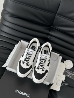 Chanel 25C新款熊猫运动休闲鞋百搭小白鞋 款式搭配不会出错撞色搭配活力满满啊 侧面压印log 140
