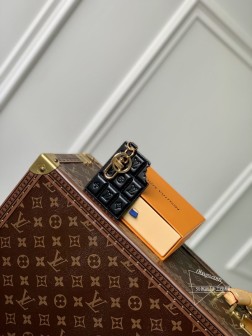 LV M1111 灰花挂件巧克力棒包饰与钥匙扣 顶级A货