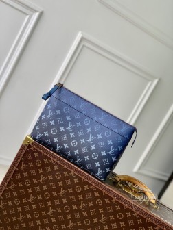 LV M11545 Pochette Voyage Souple 手拿包 Monogram Gradient 帆布