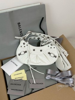 Balenciaga 白银XScm Le Cagole 油蜡皮半月包饺子包机车包