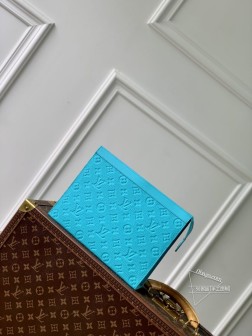 LV M11466 Pochette Voyage 中号手拿包 Monogram Eclipse Reverse 帆布