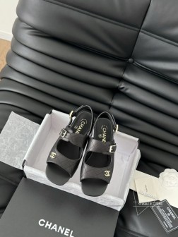 Chanel 25s小香春夏新款凉鞋非常火爆 非常难买的一款鞋全网最火的厚底凉鞋 可想而知小香控不可 549