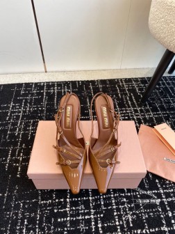 代购级MIU MI缪缪 2024早春新款后空凉鞋超级仙女 真的好甜再次击中少女心 柔软的鞋子,让所有 377