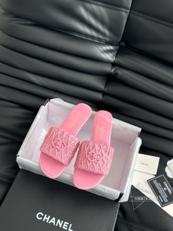 Chanel 25C新款书包扣拖鞋回归的经典书包扣设计 特别Vintage 复古味十足乐福鞋也长到了 477