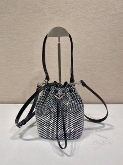 Prada普拉达 1BE067 水晶水桶包 仿水晶缎面材质 尺寸