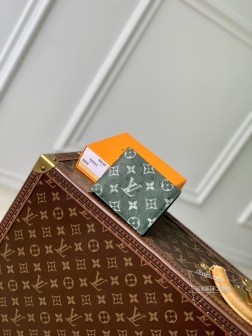 LV N85942 鸵鸟纹短夹 - 华美鸵鸟皮革,活力色彩设计