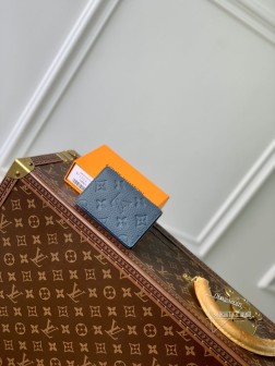 LV M11524 Monogram Taurillon牛皮口袋钱夹，精巧设计