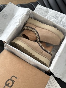 顶级版本 UGG雪地靴每年秋冬必备的单品 鞋面羊皮皮毛一体绒面羊毛 内里全真羊毛 原版大底!Size 870