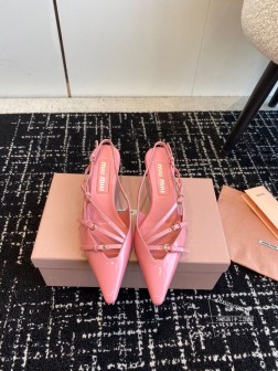 代购级MIU MI缪缪 2024早春新款后空凉鞋超级仙女 真的好甜再次击中少女心 柔软的鞋子,让所有 371