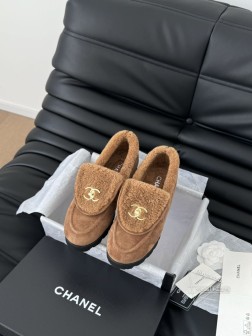 Chanel 24B新款书包扣乐福鞋回归的经典书包扣设计 特别Vintage 复古味十足拼色乐福鞋也 1028