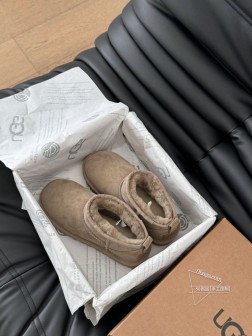 顶级版本 UGG雪地靴每年秋冬必备的单品 鞋面羊皮皮毛一体绒面羊毛 内里全真羊毛 原版大底!Size 1481