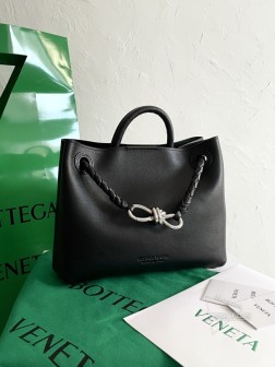 BV andiamo 小号平纹牛皮黑银款，葆蝶家衍生设计