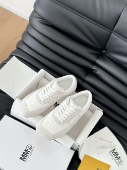 MaisonMargiela MM6今年最好看的休闲鞋视觉上没有其他休闲鞋那么普通但又非常显腿细上脚 1058