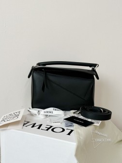 puzzle经典款黑色小号平纹包24cm 适合it bag