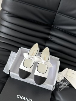 Chanel 25C早春玛丽珍单鞋系列这一季的鞋子都很棒耶!纯黑色玛丽珍上脚很舒服鞋面皮质也很软,不 854